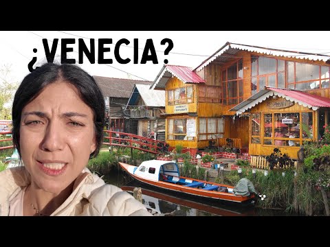 Nobody tells you what happens in this FLOATING VILLAGE of Colombia