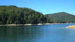 preview picture of video 'Lake Jocassee, Devils Fork State Park, South Carolina'