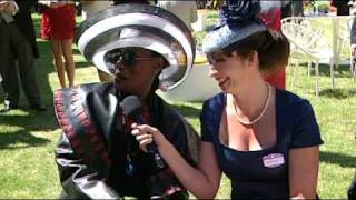 Grace Jones and her mother with Philip Treacy at Royal Ascot