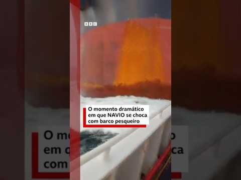 Navio bate em barco V1