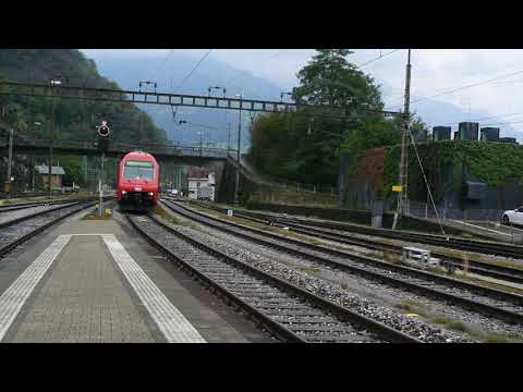 SBB Re 450 Pendel bei der Einfahrt in Ziegelbrücke.
