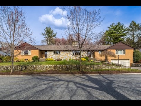 10 Elmcrest Cir, Melrose MA - Lisa Howitt - Tel 617-957-0521
