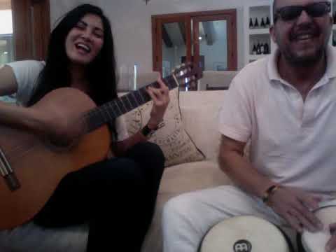 Papacito no me dejes sola en la luna pelando bola