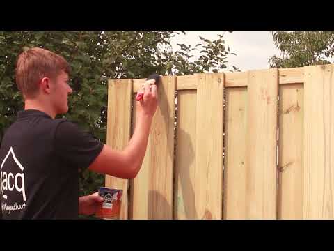Lacq Energol | Staining a fence with Lacq Energol