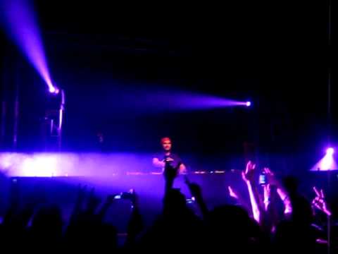 STeVe aNGeLLo LiVe @ 4TH & B (11