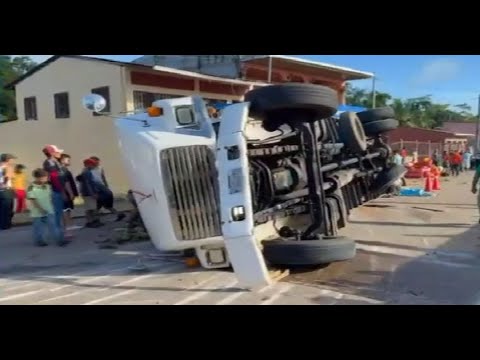 Camión cargado de verduras vuelca en Santa Rita, Mulukukú