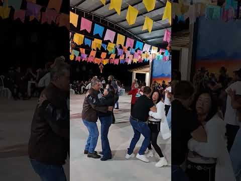 FORRÓ NA GRUTA DE SANTOS REIS PATROCÍNIO MG