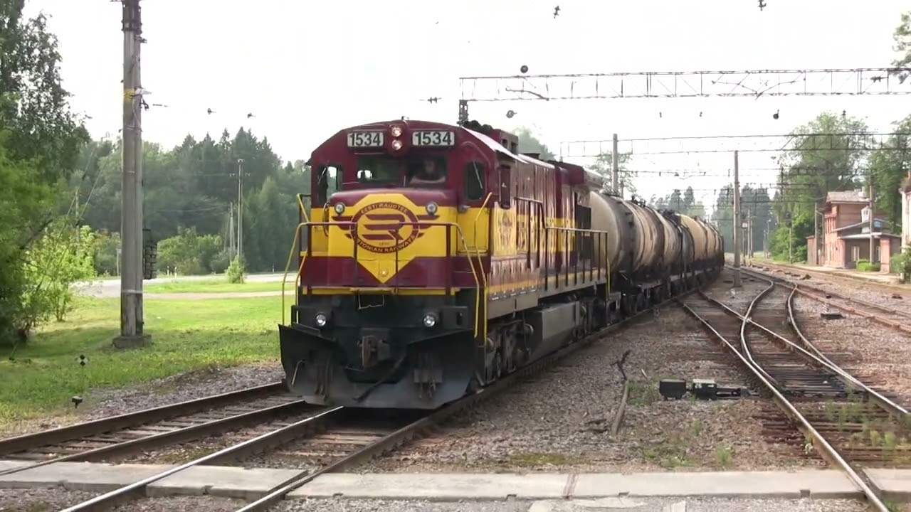 Тепловоз C36-7i-1534 на ст. Аэгвийду / GE C36-7i-1534 passing Aegviidu staton