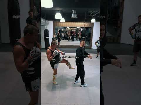 Mladen zeigt wie ihr den Round Kick bestrafen könnt 💪 #mma #muaythai #kickboxing #fight #boxing