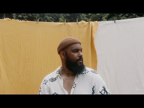 Kelly Krow - MANYENM Feat. Massiv3  (Official Lyric video)