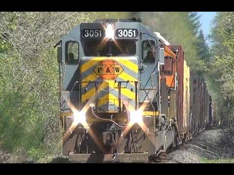 HD P&W 3051 Freight train crossing Sawmill rd