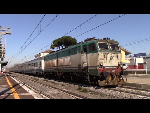 E656.254 sull' IC 727 "Archimede" Roma Termini - Siracusa/Palermo Centrale, in transito a Pomezia