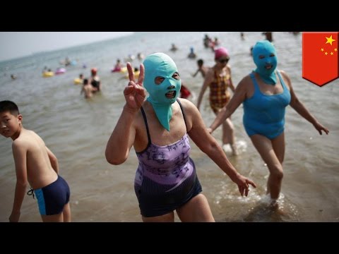 強國人研發最強神器「臉基尼」從此不怕曬黑  Facekini？　Facekini in China: How Chinese beachgoers are keeping their skin white at the beach - TomoNews