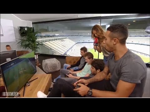 Bayern Munich Players play FIFA 17 Allianz Arena
