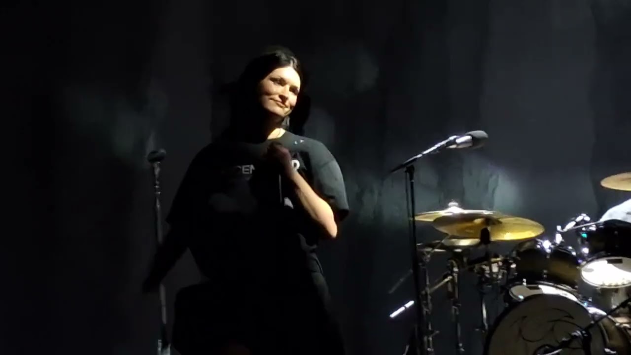 Spiritbox-Soft Spine (live in Phoenix, Arizona) - YouTube