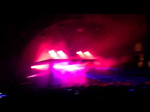 Dixon drops Depeche Mode – Cover Me @ El Poble Espanyol INNERVISIONS Sonar OFF 2017