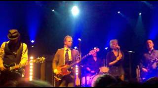 Chisu - Vapaa ja yksin (Live @ Tavastia, Helsinki 28.10.10)