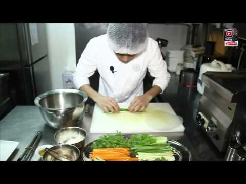 Cooking a "Vietnamese Summer Roll” with Chef Leandro Rufin Rembulat