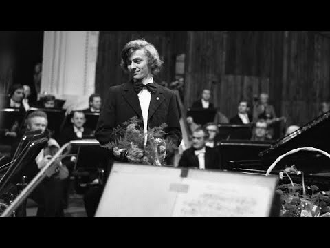 Krystian Zimerman playing the ending of Chopin Piano Concerto No.1 ( IX Chopin Piano Competition )