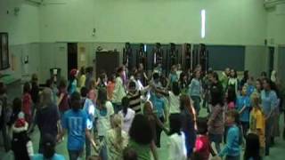 'Round and 'Round the Christmas Tree.wmv