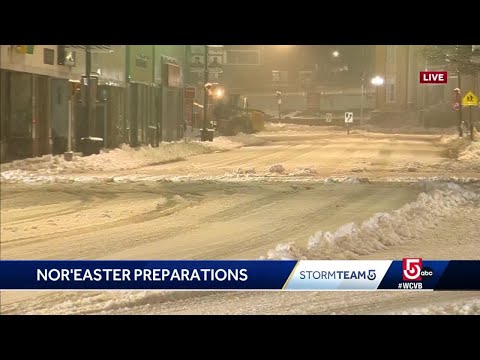 Heavy snow covers roads in Leominster