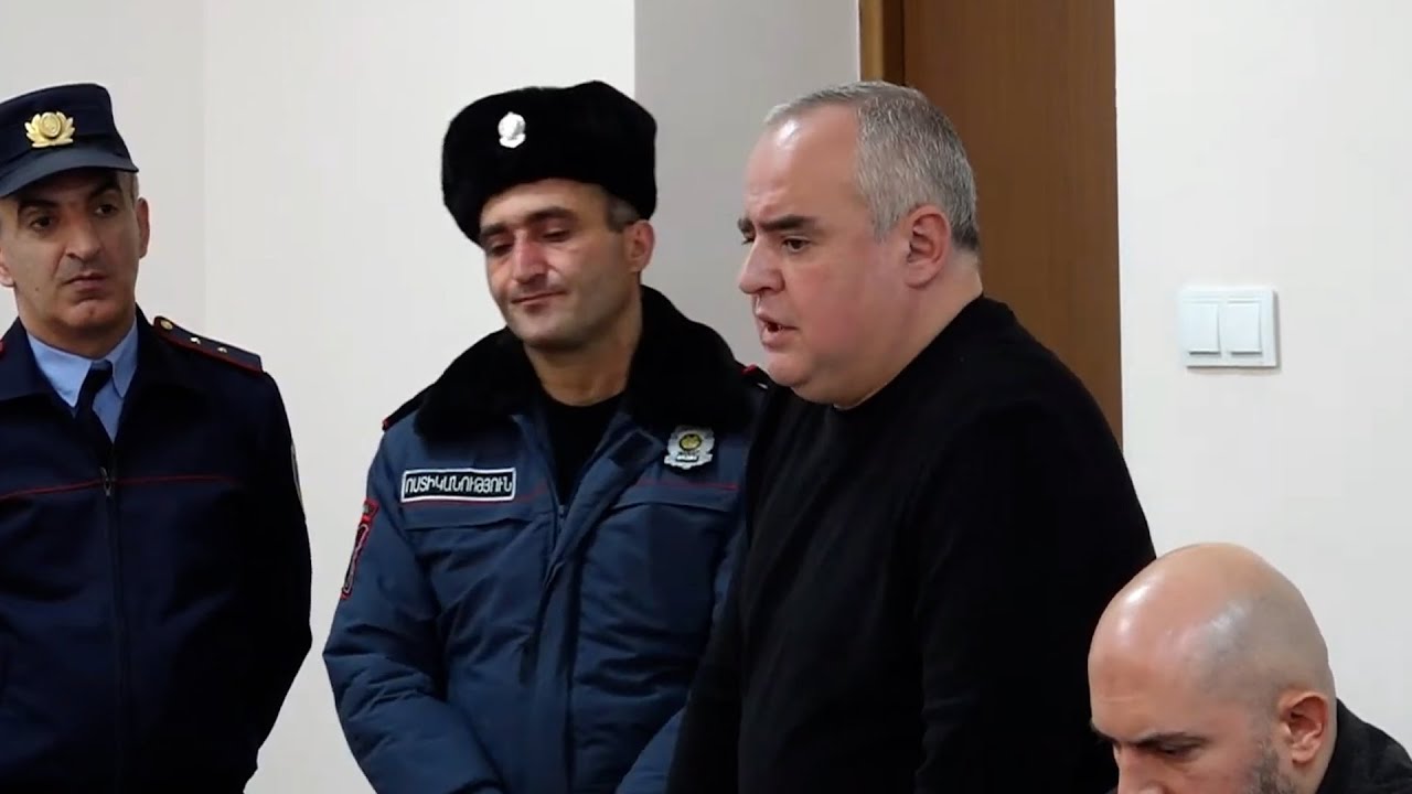 Կորպորատիվ իրավունքը և քրեական իրավունքը խառնում եք իրար, որը կապ չունի իրավաբանության հետ