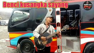 Download lagu Saat Mahendra Nyanyi Tau nya ada cewe cantik yang pntau di bus wahwahwah☝️😉😵 mp3