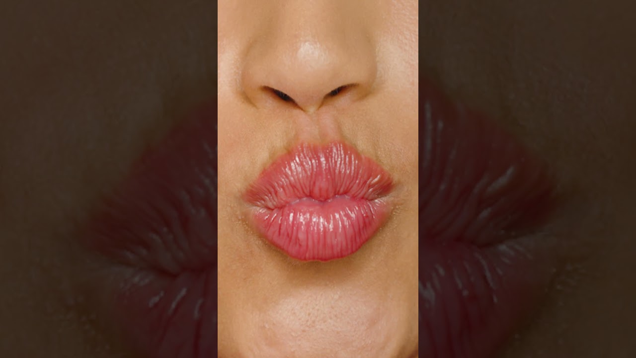 JUICY BOMB plumping lipgloss