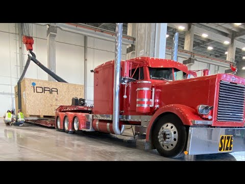 New Tesla plant out in Austin Texas!! Offloading some machines 👽🌎💯#truckerlife