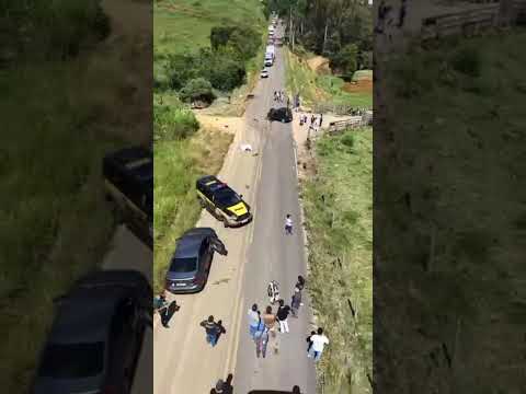 Mulher de Bom Jesus do Galho morre ao colidir de moto contra carro na MG-329