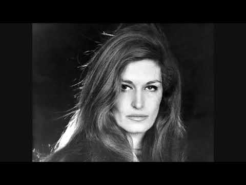 Thể hiện bởi Dalida