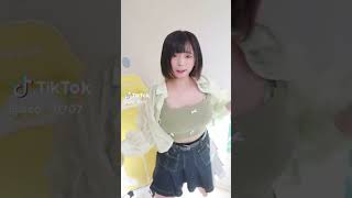 【TikTok】　セクシーな縦動画：aco__0707看護学生あこ? #かわいい #可愛い#美女 #dance