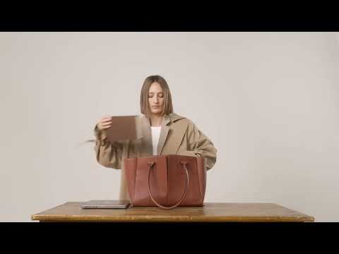 What's in my Elena bag - Le Tanneur