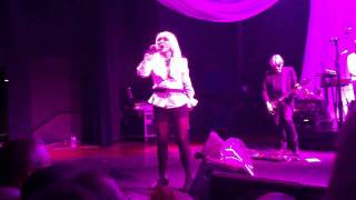 preview picture of video 'Atomic - Blondie - Royal Theatre Canberra - December 2010'