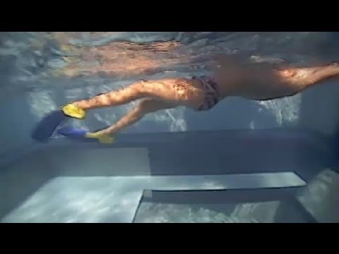 How to Swim to Strengthen Knees & Quad Muscles : Swimming to Win