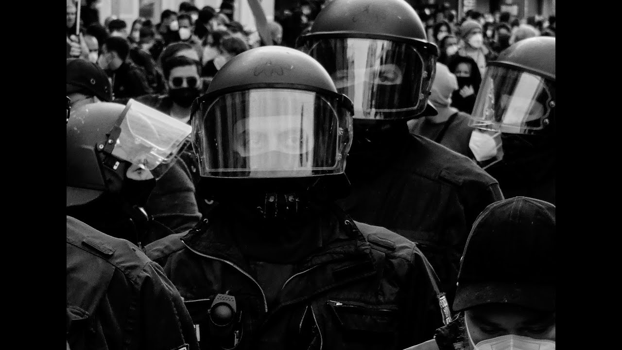 Berlin'de 1 Mayıs'ta Polis Türk Gazeyeteciye Saldırdı.