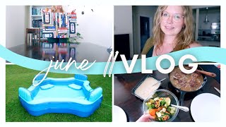 JUNE 11 VLOG | blowing up a new pool, making coffee ice cubes, finishing my puzzle + salisbury steak