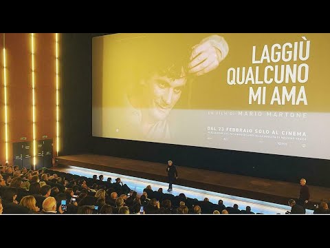 «Laggiù qualcuno mi ama», a Napoli l’anteprima del docufilm su Massimo Troisi