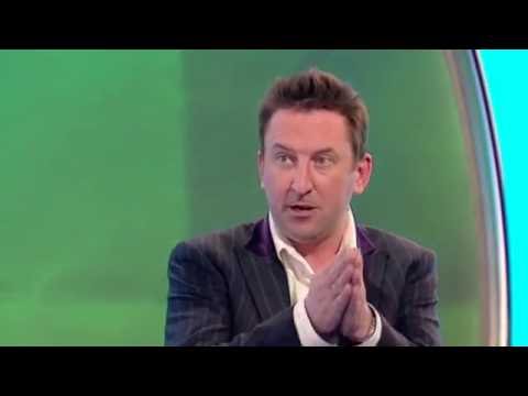 Lee Mack expertem na dny z minulého století