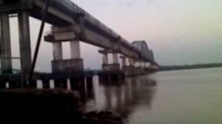 preview picture of video 'KonkanKanya Flying over Zuari bridge'