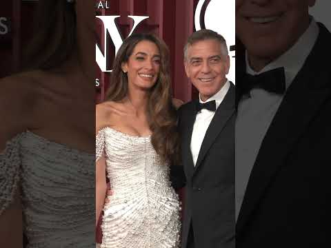 Amal Clooney looks lovingly at George Clooney on the red carpet ❤️