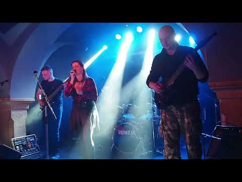 Rebelia - Rebelia - Zůstaň stát