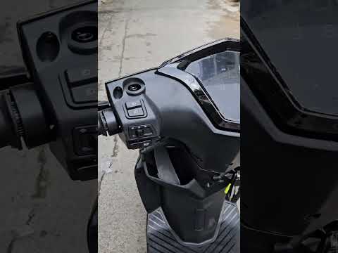 Xe điện 3 bánh đa năng Q1 đen