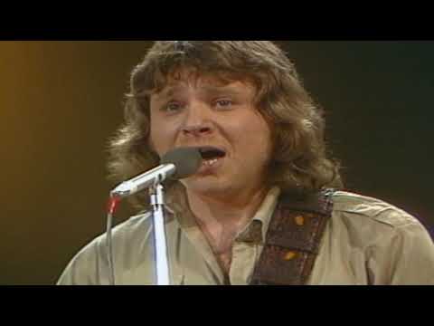 Eighties:Israelis Yael Levi (L) & Yitzhak Klepter (R) Guitarist & Singer Klepter (72) Dies - 9/12/22