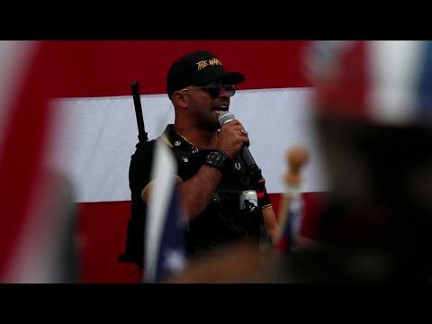 "驕傲男孩 "領導人在抗議活動前被捕 (Proud Boys leader arrested before protests)