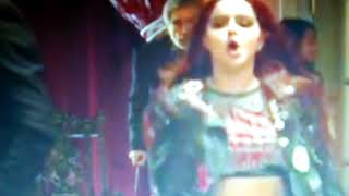 Ariel Winter running and oops
