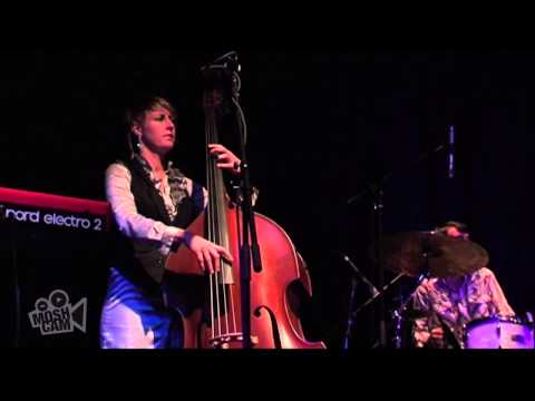 Elana Stone - Beautiful Sound (Live in Sydney) | Moshcam