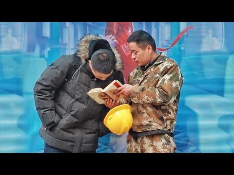 當農民工向路人詢問生字，大家的回答都太暖了！