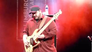 LARRY CARLTON - MR. 335 LIVE BURNABLE: FANTASTIC BASS & DRUM SOLO