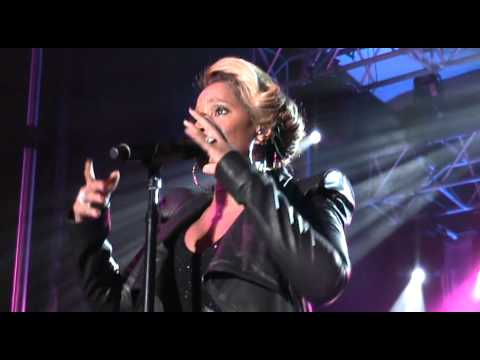 Mary J. Blige performing 'My Life' in New Orleans